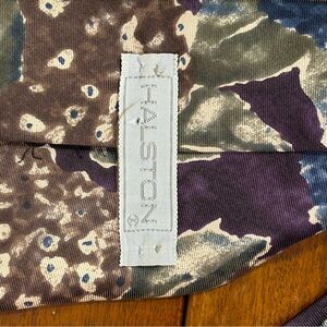 HALSTON vintage men’s tie 100% Italian silk hydrangea floral